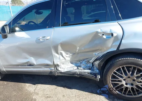 2012 Porsche Cayenne Hybrid z USA, uszkodzony, nr VIN WP1AE2924CLA91992